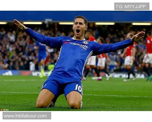 如何通过社交媒体、比赛分析和球迷活动深入了解足球球星的个人魅力与职业生涯