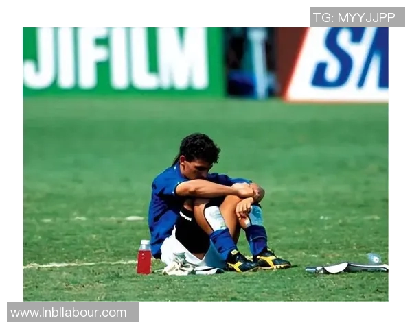 揭秘足球圈最抠球星背后的财富观念与奢华生活