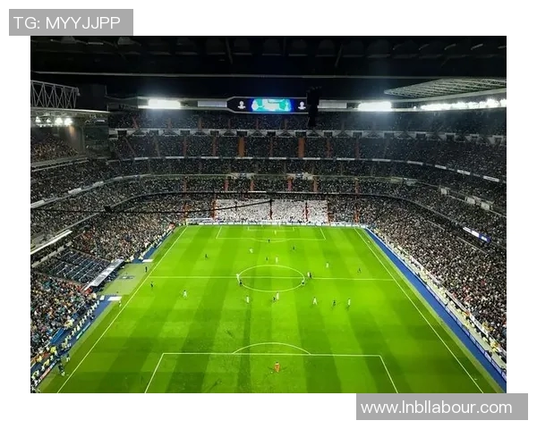 足球场八号球星的传奇身份与他在绿茵场上的非凡影响力解析 足球场八号球星的传奇身份与他在绿茵场上的非凡影响力解析