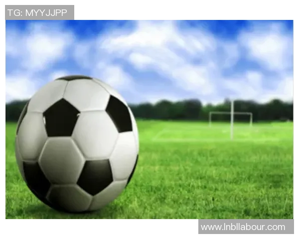 足球星大摆件点亮热爱球迷的梦想空间打造独特氛围感家居装饰