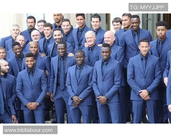 80年代中期足球巨星风云再起 经典球员回顾与辉煌瞬间 80年代中期足球巨星风云再起 经典球员回顾与辉煌瞬间