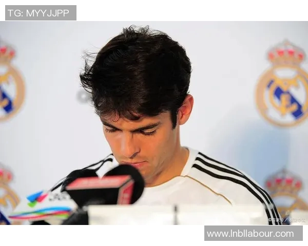 卡卡盒足球：探索传奇球星背后的技术魅力与战术智慧