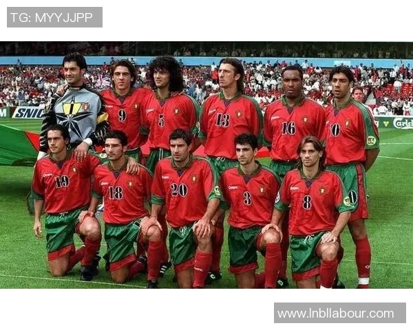 足球场上红色球星的传奇之路与不朽荣光