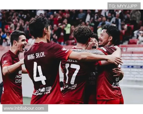 近年来多位国际足球巨星加盟上海，掀起足坛热潮解析